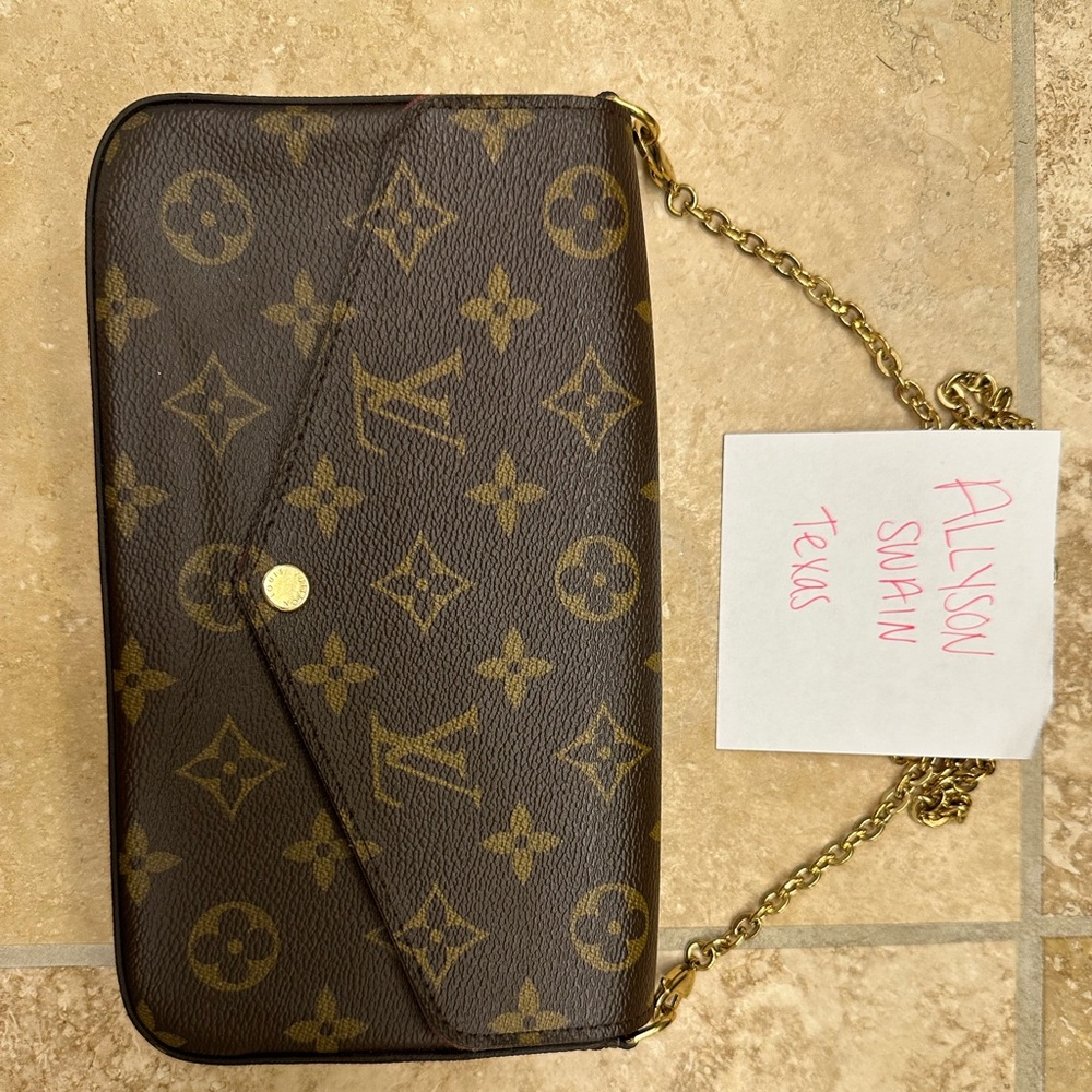 Authentic Louis Vuitton pochette